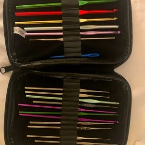 Set of 18 crochet hooks